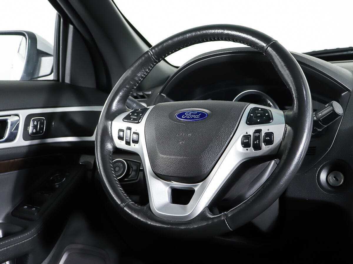Купить Ford Explorer с пробегом. Фото: #15