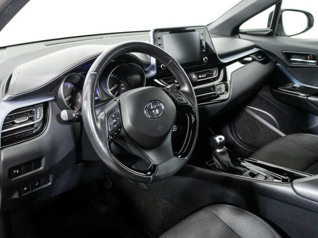 Купить Toyota C-HR с пробегом. Фото: #10