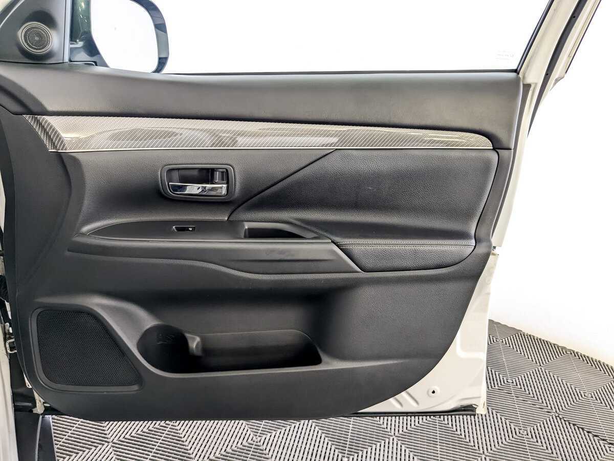 Купить Mitsubishi Outlander с пробегом. Фото: #20