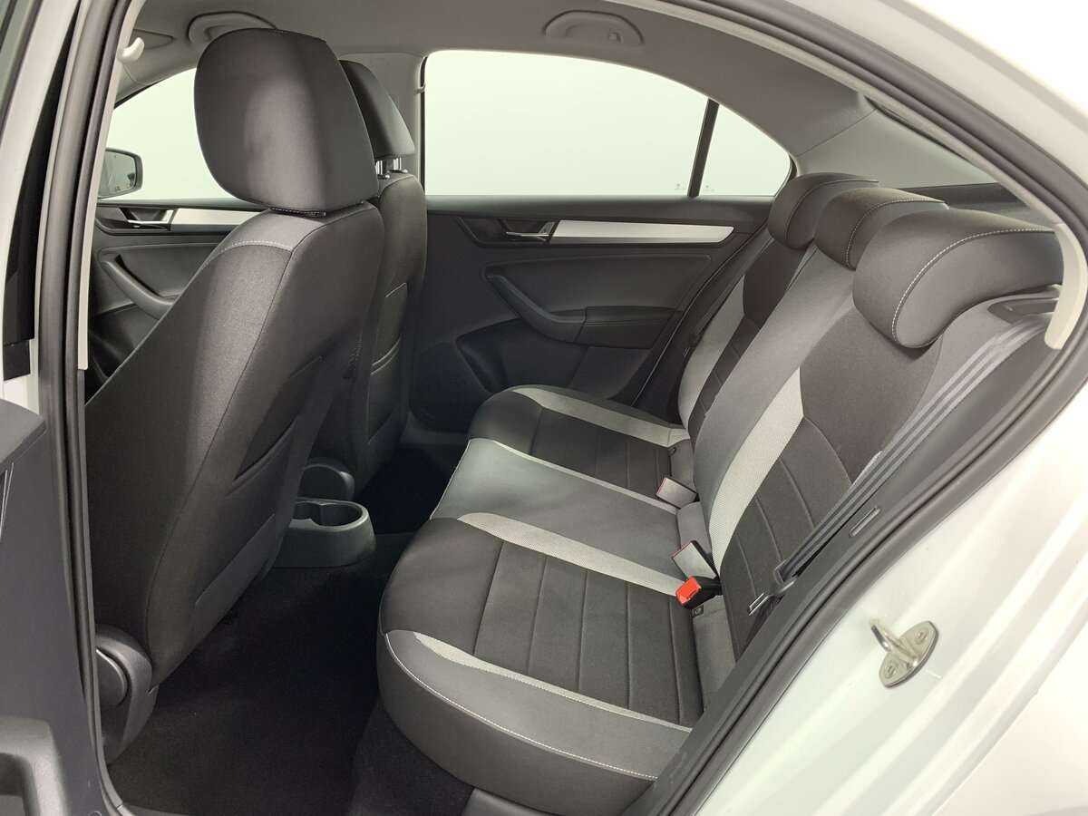 Купить Skoda Rapid с пробегом. Фото: #8