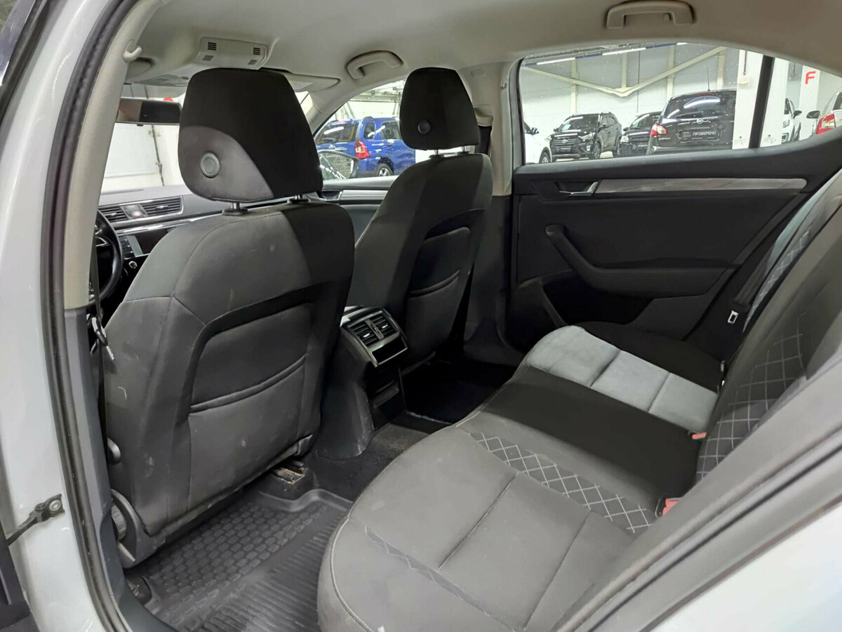 Купить Skoda Superb с пробегом. Фото: #10