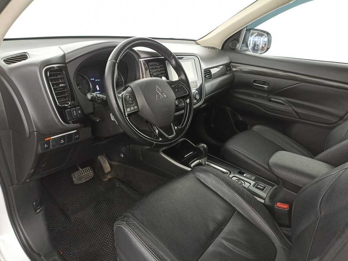 Купить Mitsubishi Outlander с пробегом. Фото: #13