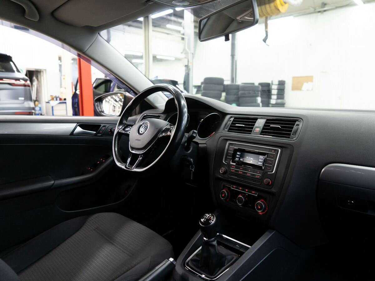Купить Volkswagen Jetta с пробегом. Фото: #17