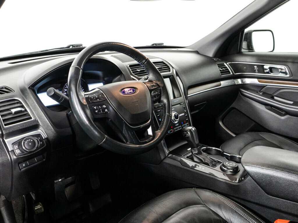 Купить Ford Explorer с пробегом. Фото: #10