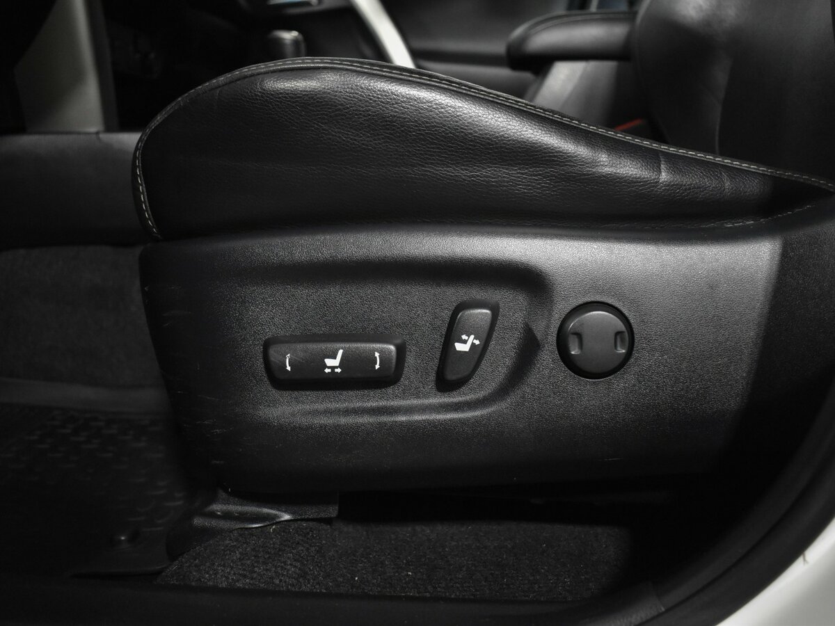 Купить Toyota RAV4 с пробегом. Фото: #8