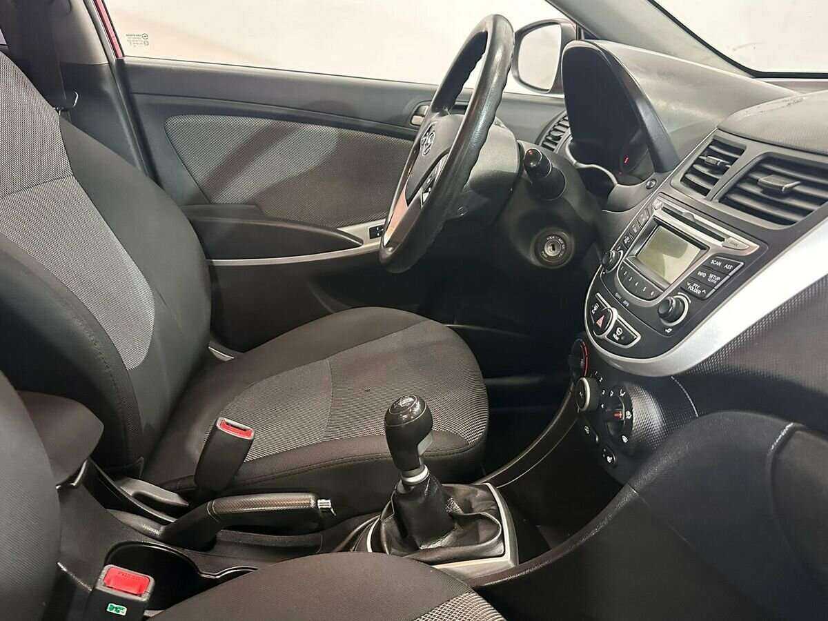 Купить Hyundai Solaris с пробегом. Фото: #9