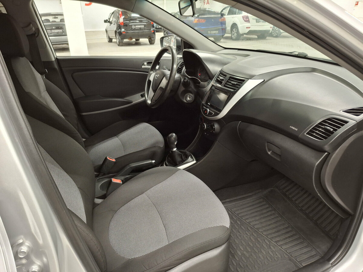 Купить Hyundai Solaris с пробегом. Фото: #10
