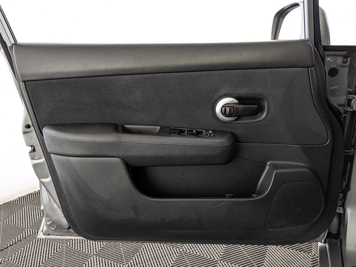 Купить Nissan Tiida с пробегом. Фото: #18