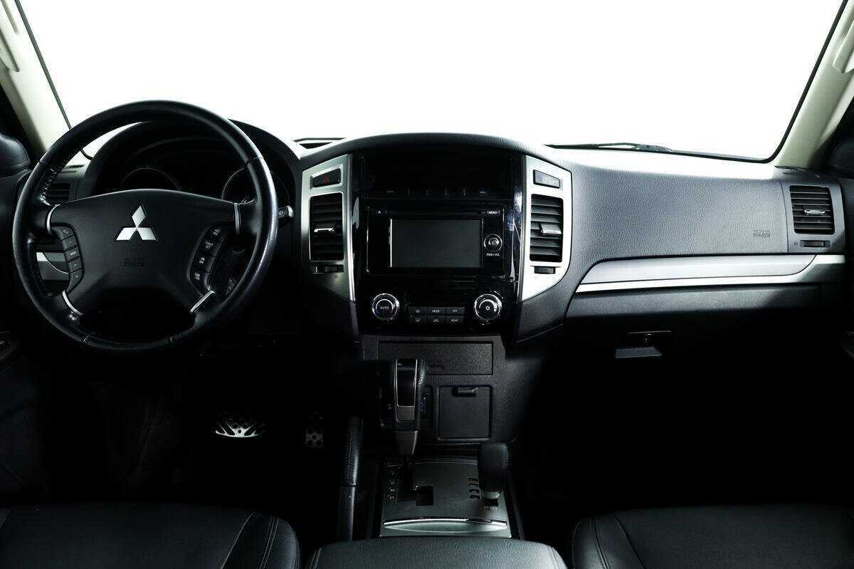 Купить Mitsubishi Pajero с пробегом. Фото: #10
