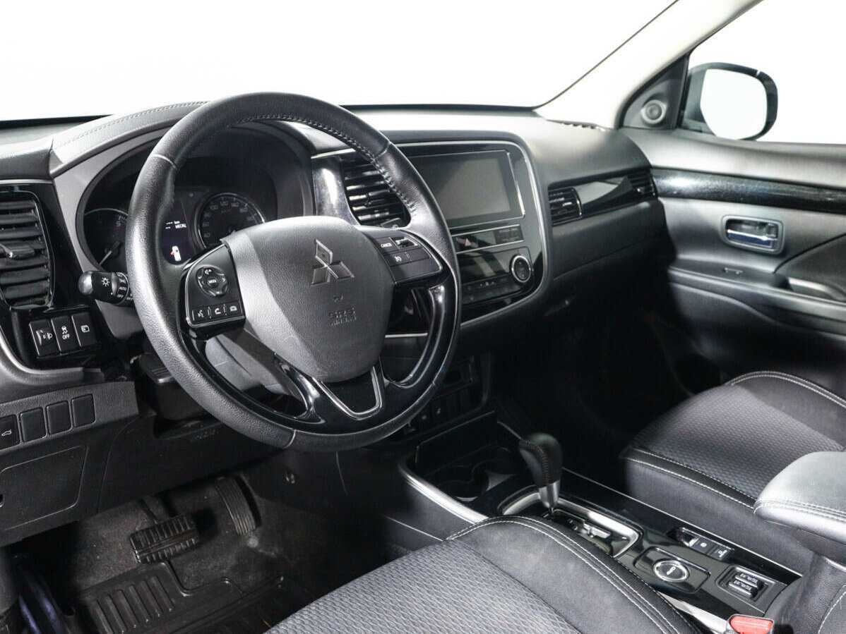 Купить Mitsubishi Outlander с пробегом. Фото: #13