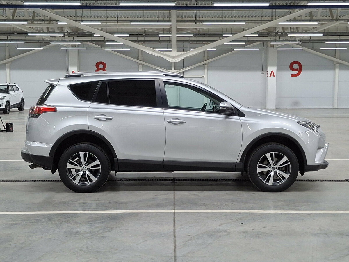 Купить Toyota RAV4 с пробегом. Фото: #3