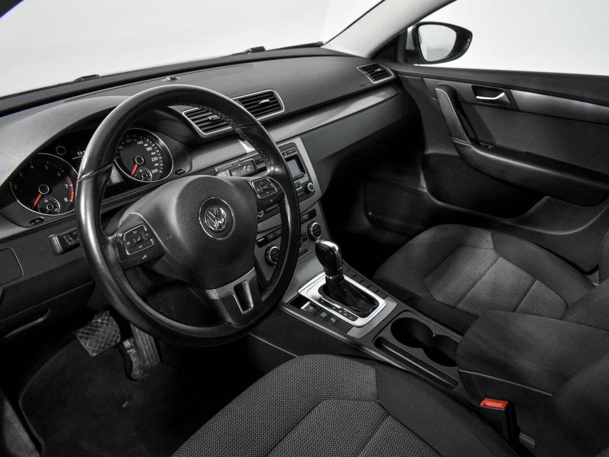 Купить Volkswagen Passat с пробегом. Фото: #8