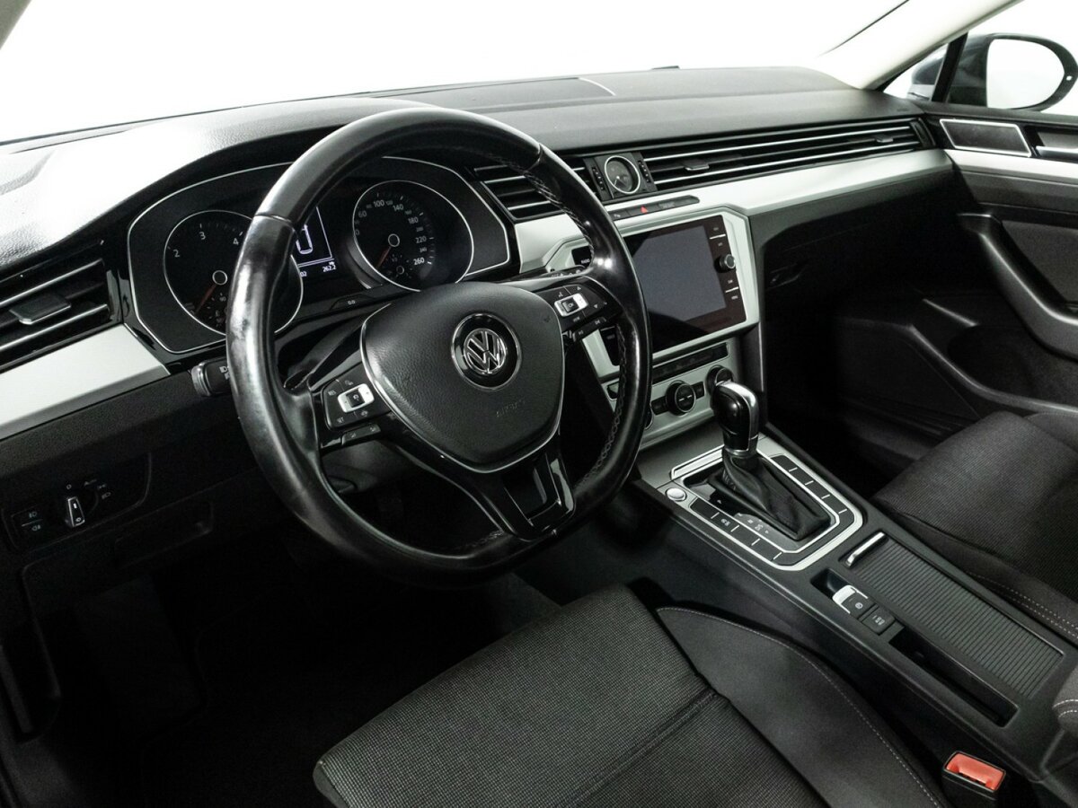 Купить Volkswagen Passat с пробегом. Фото: #10