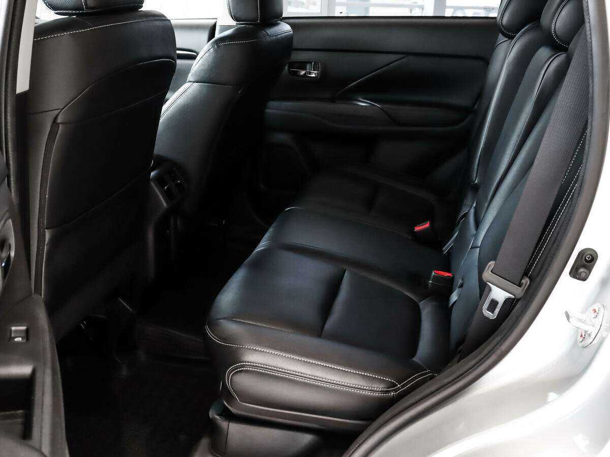 Купить Mitsubishi Outlander с пробегом. Фото: #10