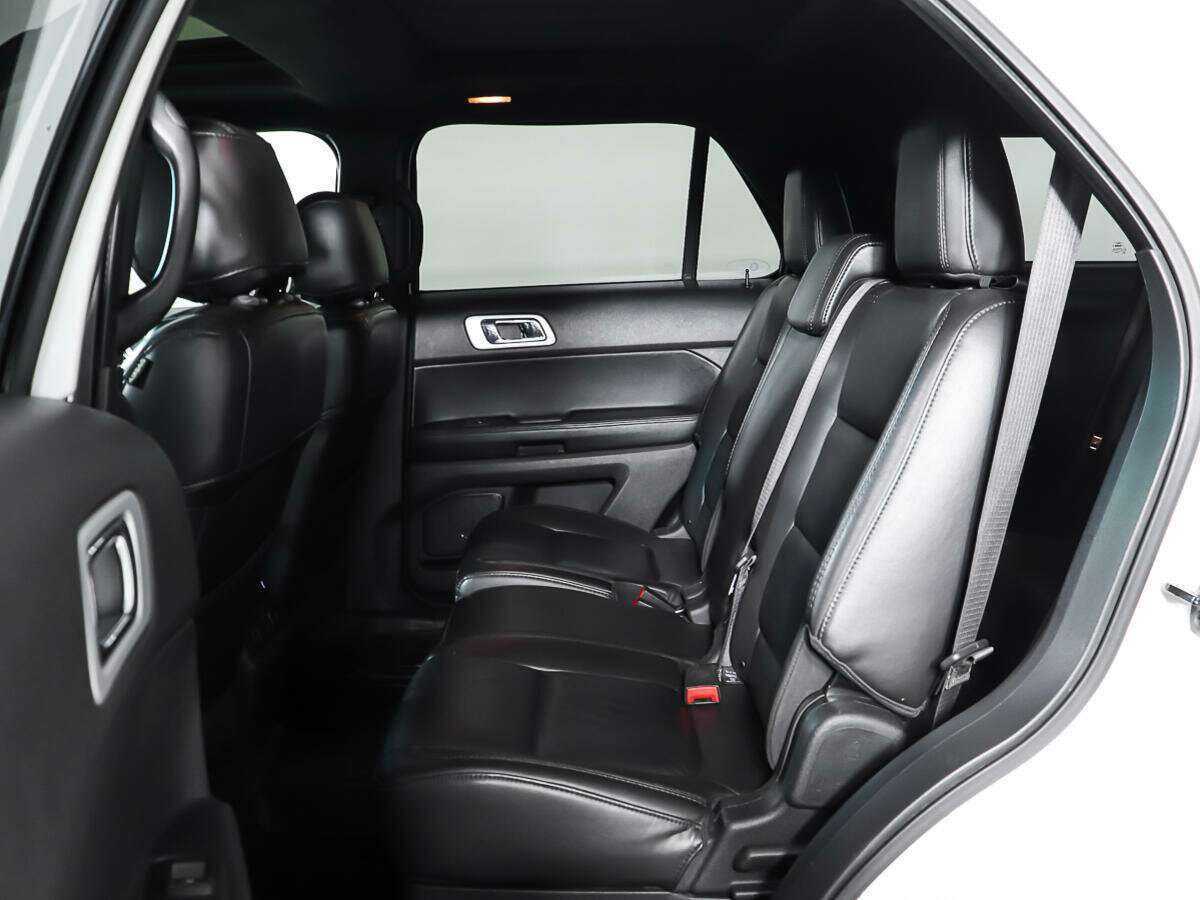 Купить Ford Explorer с пробегом. Фото: #9