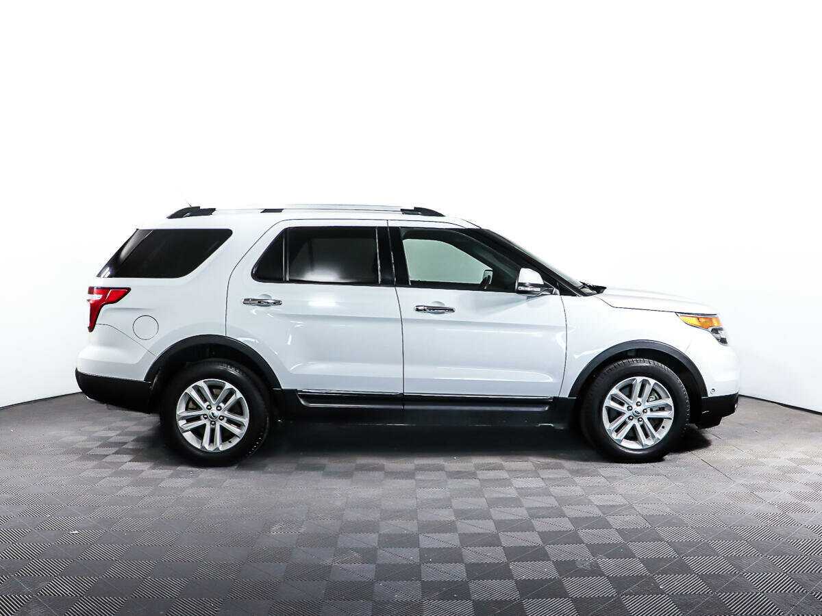 Купить Ford Explorer с пробегом. Фото: #3