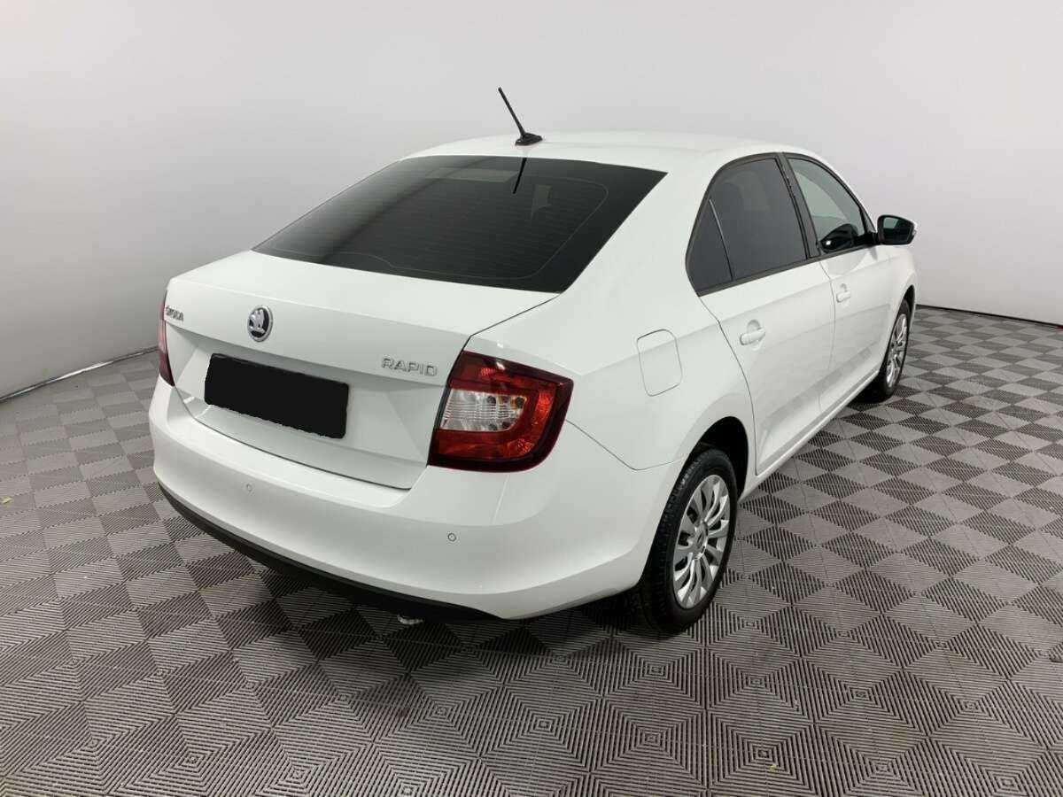 Купить Skoda Rapid с пробегом. Фото: #4