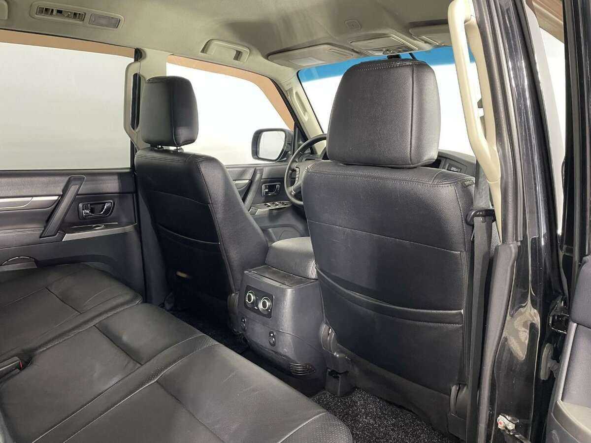 Купить Mitsubishi Pajero с пробегом. Фото: #13