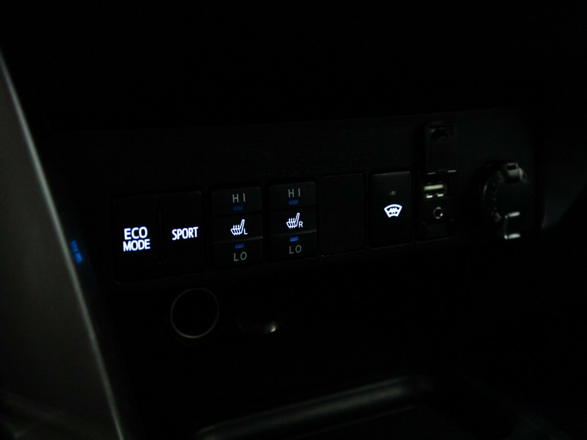 Купить Toyota RAV4 с пробегом. Фото: #12