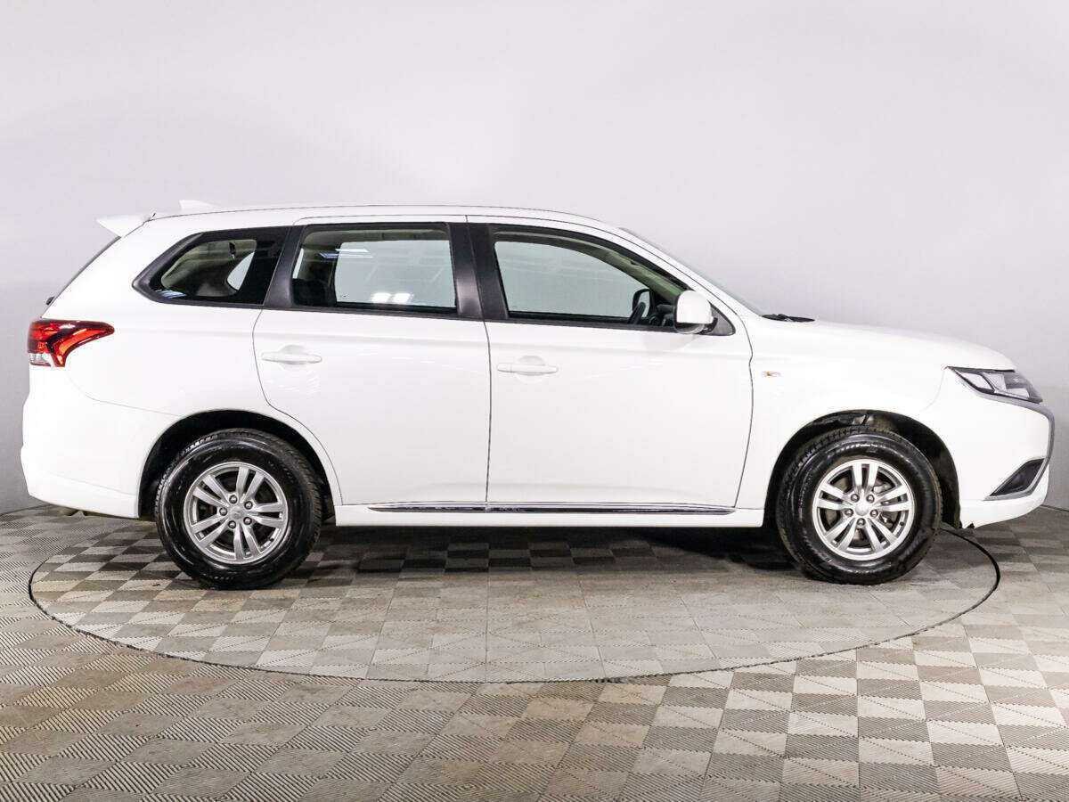 Купить Mitsubishi Outlander с пробегом. Фото: #3