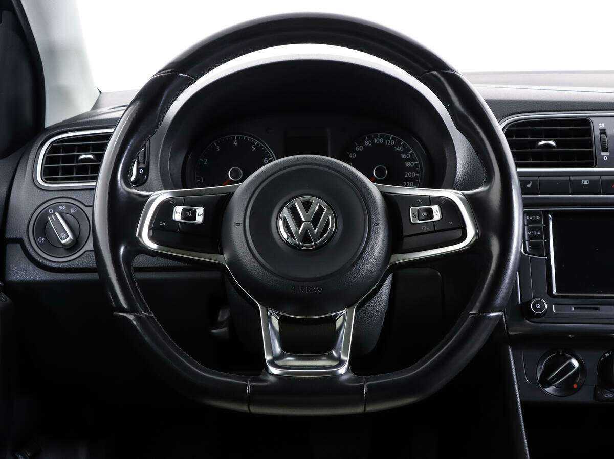 Купить Volkswagen Polo с пробегом. Фото: #11