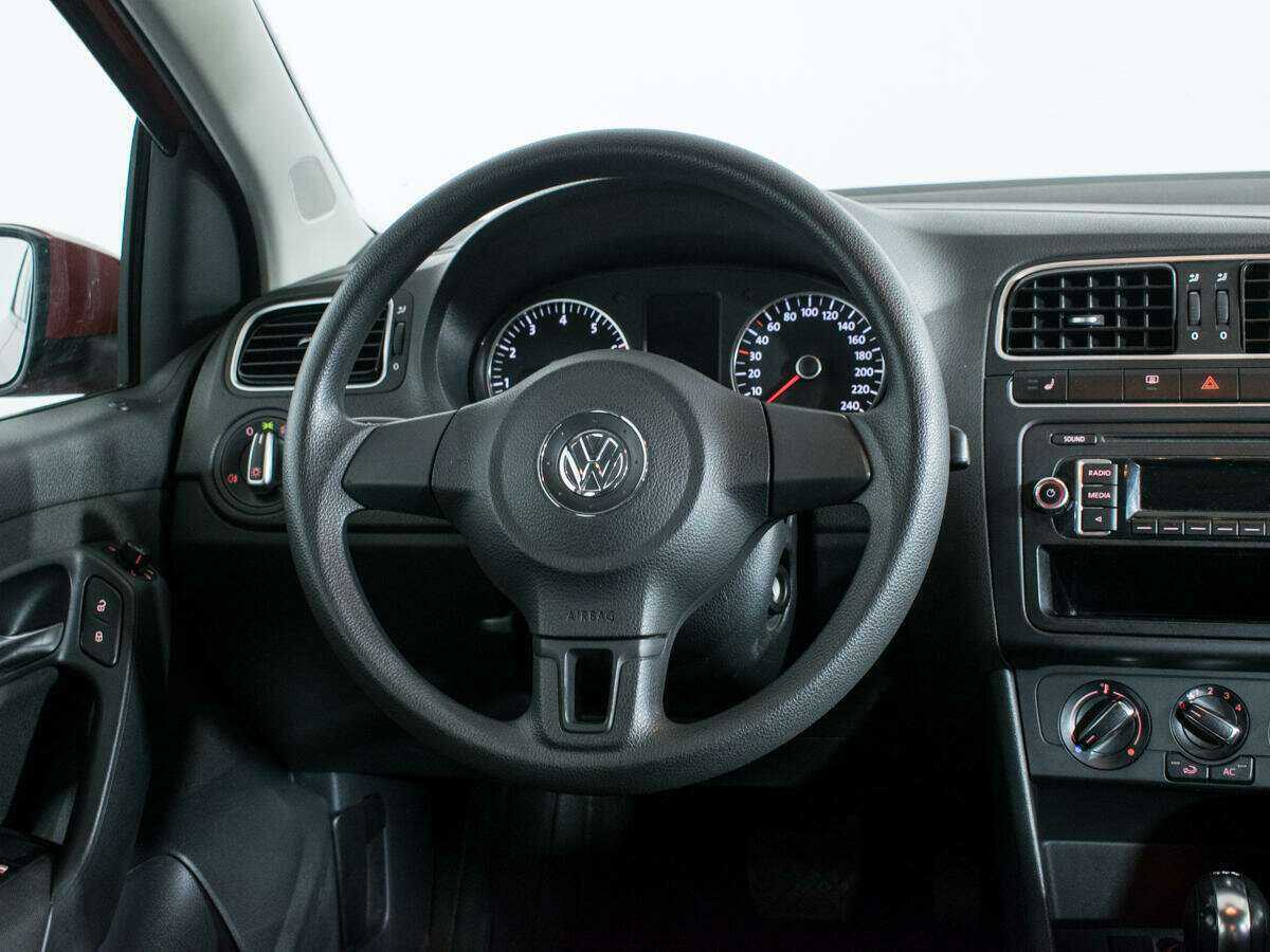 Купить Volkswagen Polo с пробегом. Фото: #13