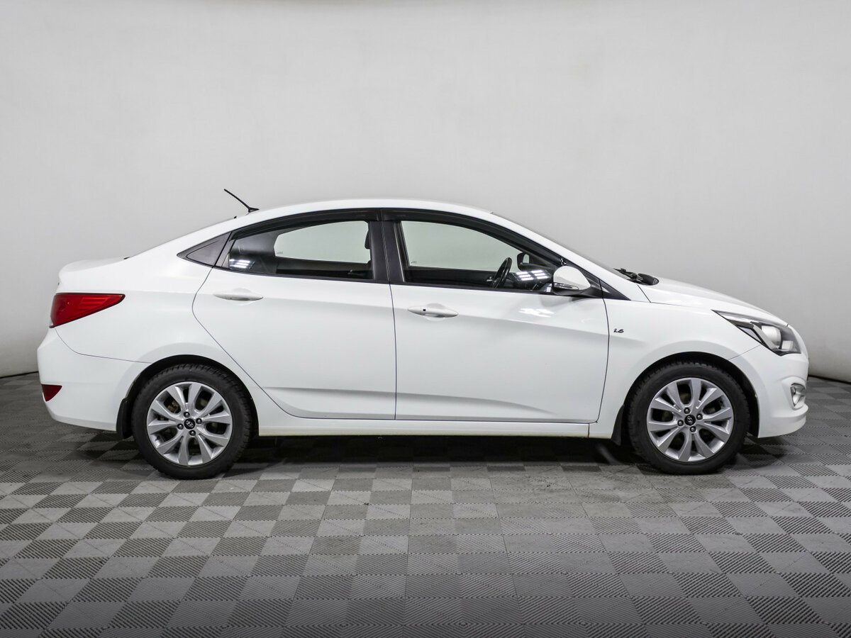 Купить Hyundai Solaris с пробегом. Фото: #3