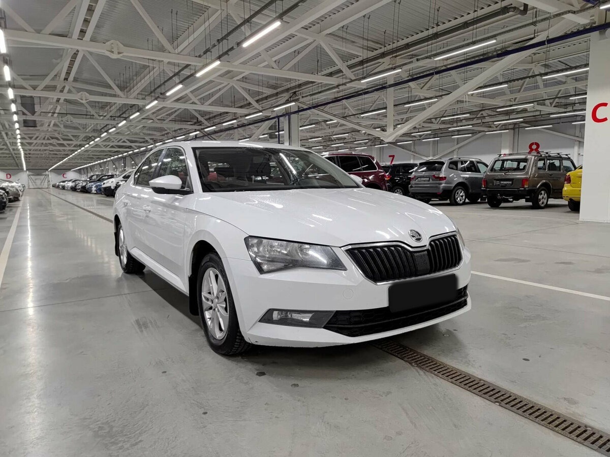 Купить Skoda Superb с пробегом. Фото: #2