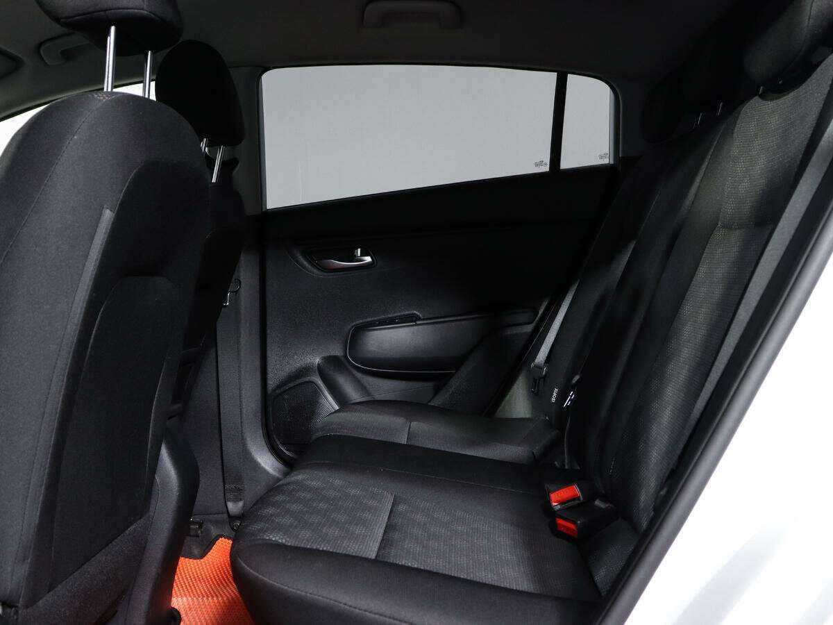 Купить Kia Rio с пробегом. Фото: #9