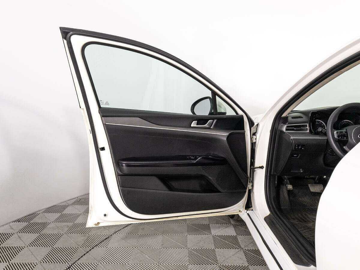 Купить Kia K5 с пробегом. Фото: #21