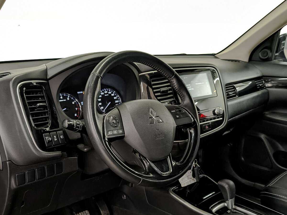 Купить Mitsubishi Outlander с пробегом. Фото: #10