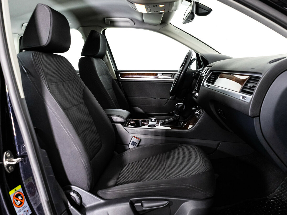 Купить Volkswagen Touareg с пробегом. Фото: #15