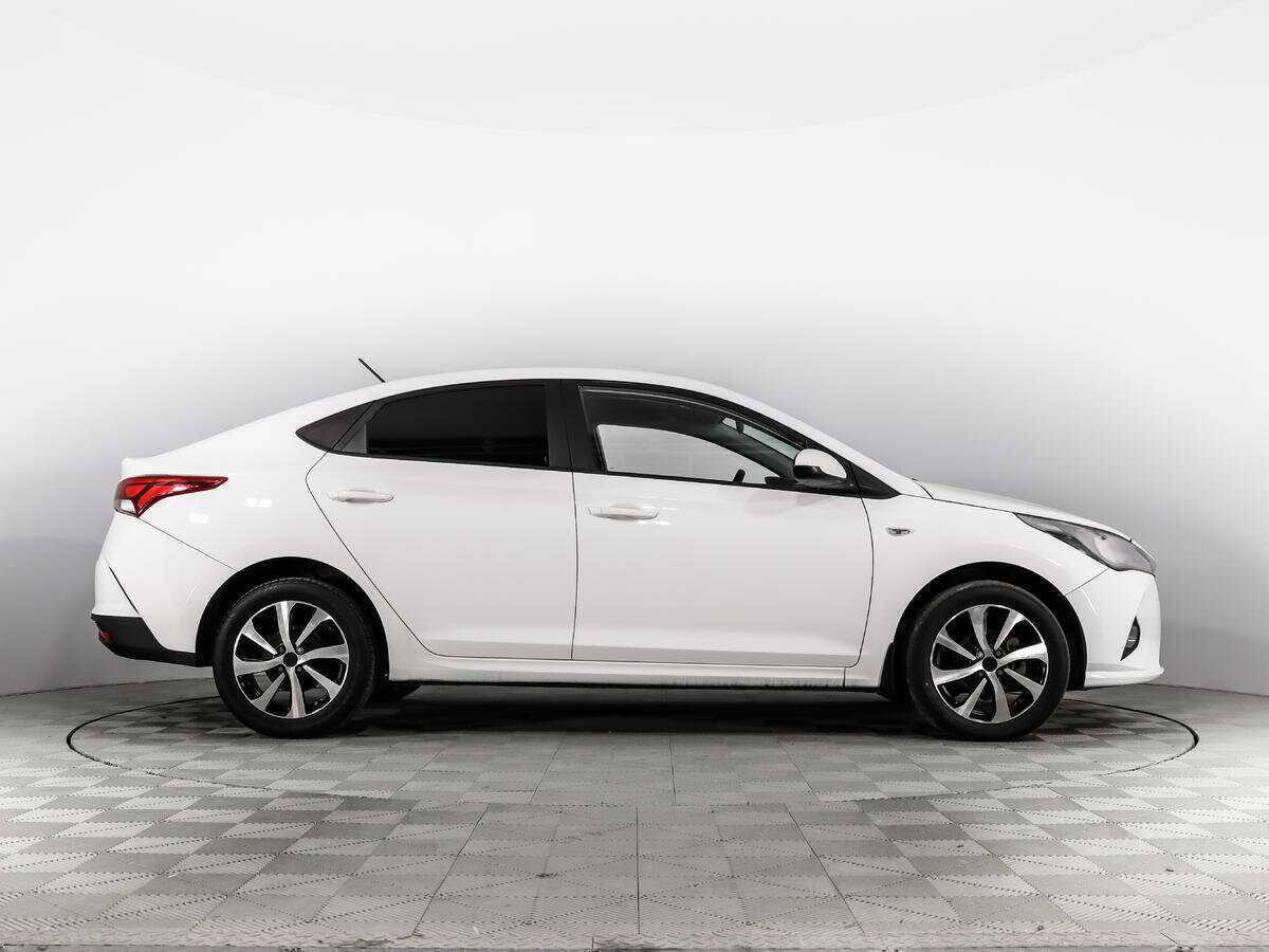 Купить Hyundai Solaris с пробегом. Фото: #3