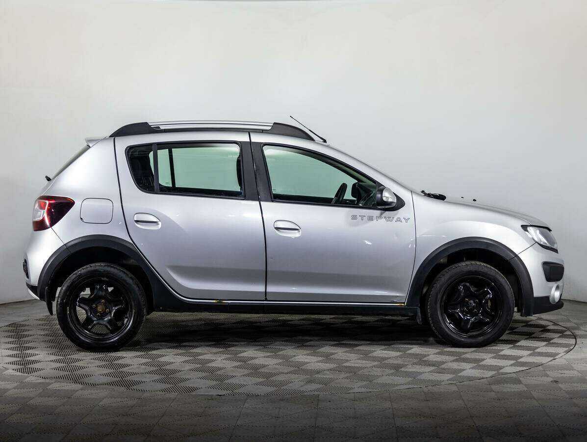 Купить Renault Sandero с пробегом. Фото: #2