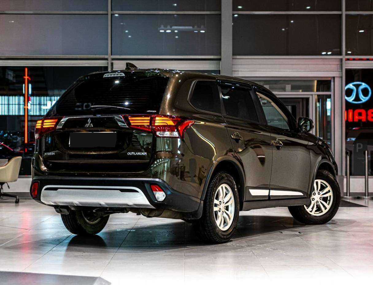 Купить Mitsubishi Outlander с пробегом. Фото: #2