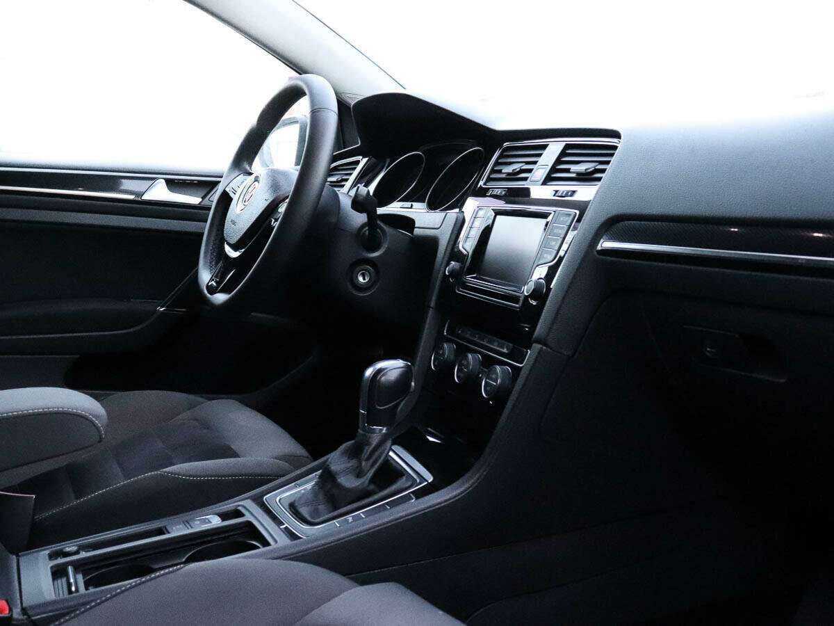 Купить Volkswagen Golf с пробегом. Фото: #6