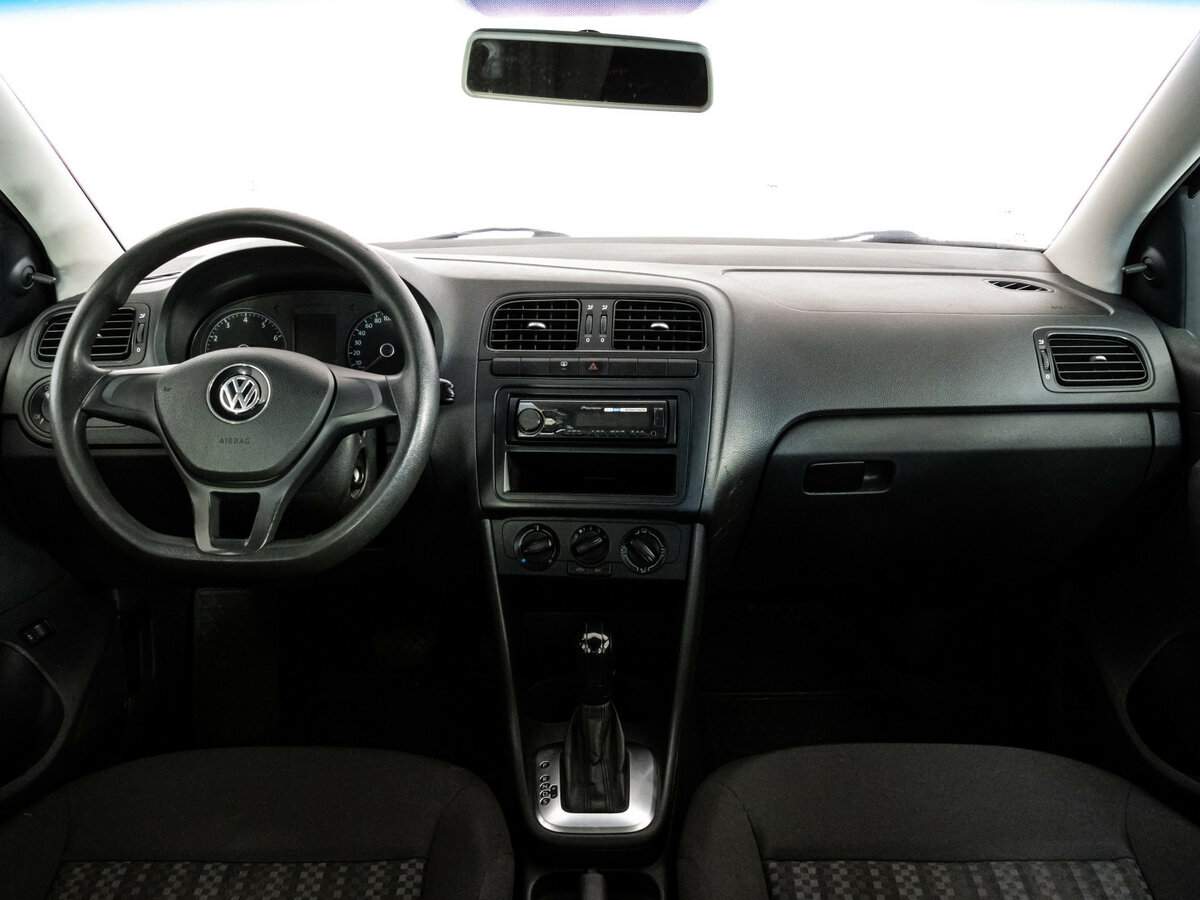 Купить Volkswagen Polo с пробегом. Фото: #9