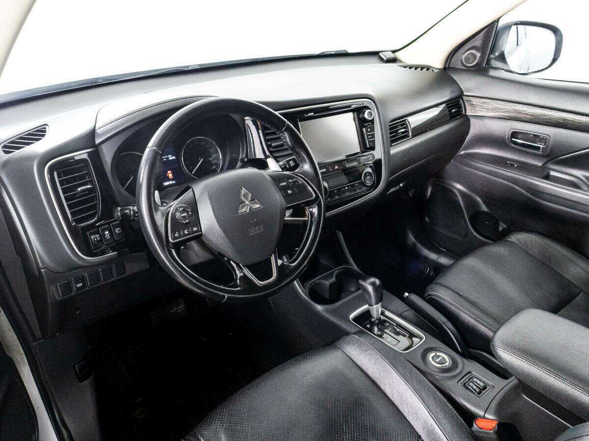 Купить Mitsubishi Outlander с пробегом. Фото: #10