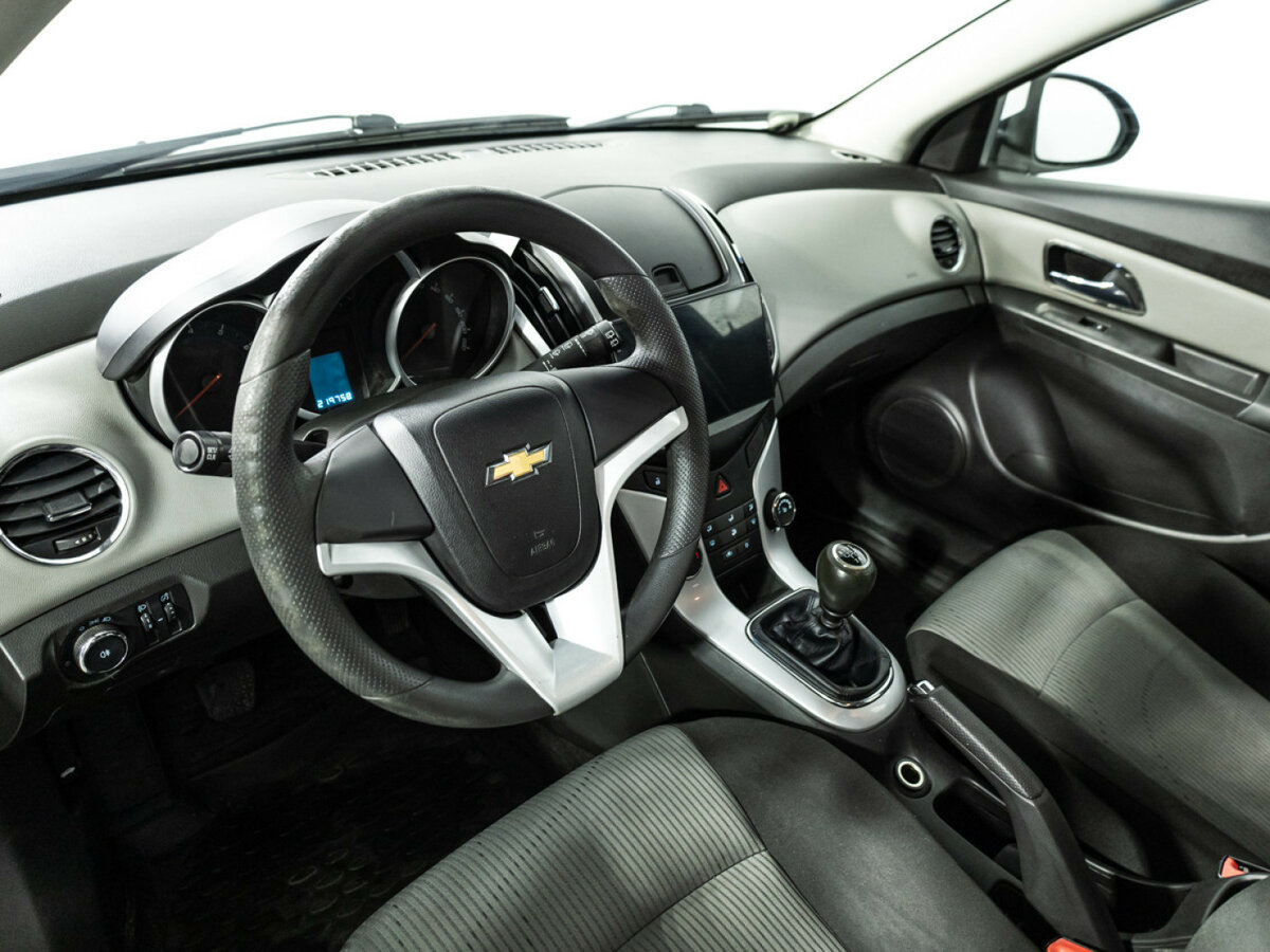 Купить Chevrolet Cruze с пробегом. Фото: #10