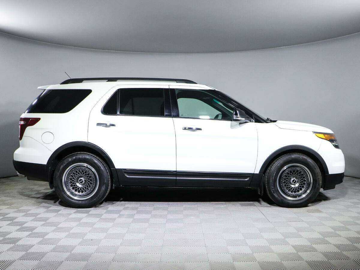 Купить Ford Explorer с пробегом. Фото: #3