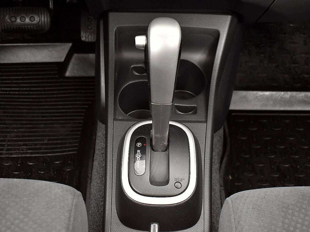 Купить Nissan Tiida с пробегом. Фото: #13