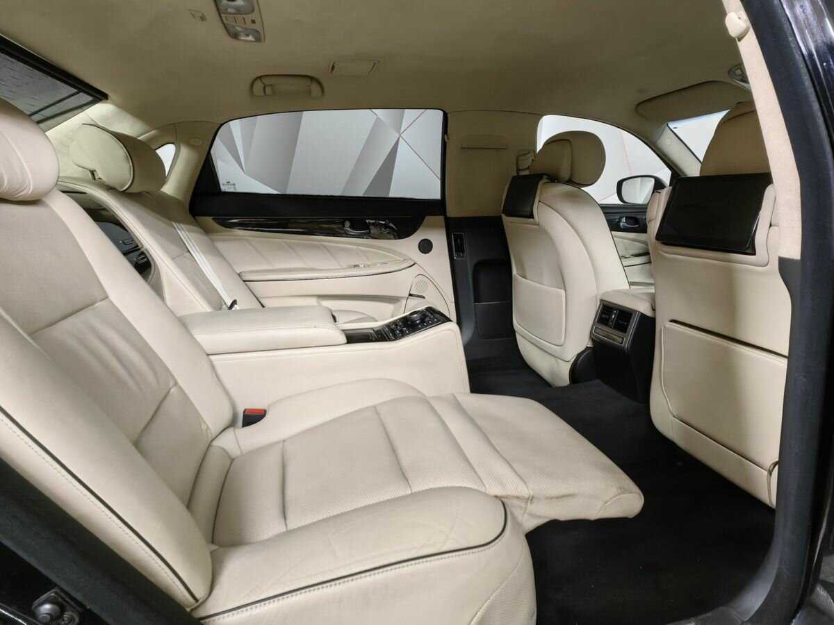 Купить Hyundai Equus с пробегом. Фото: #11