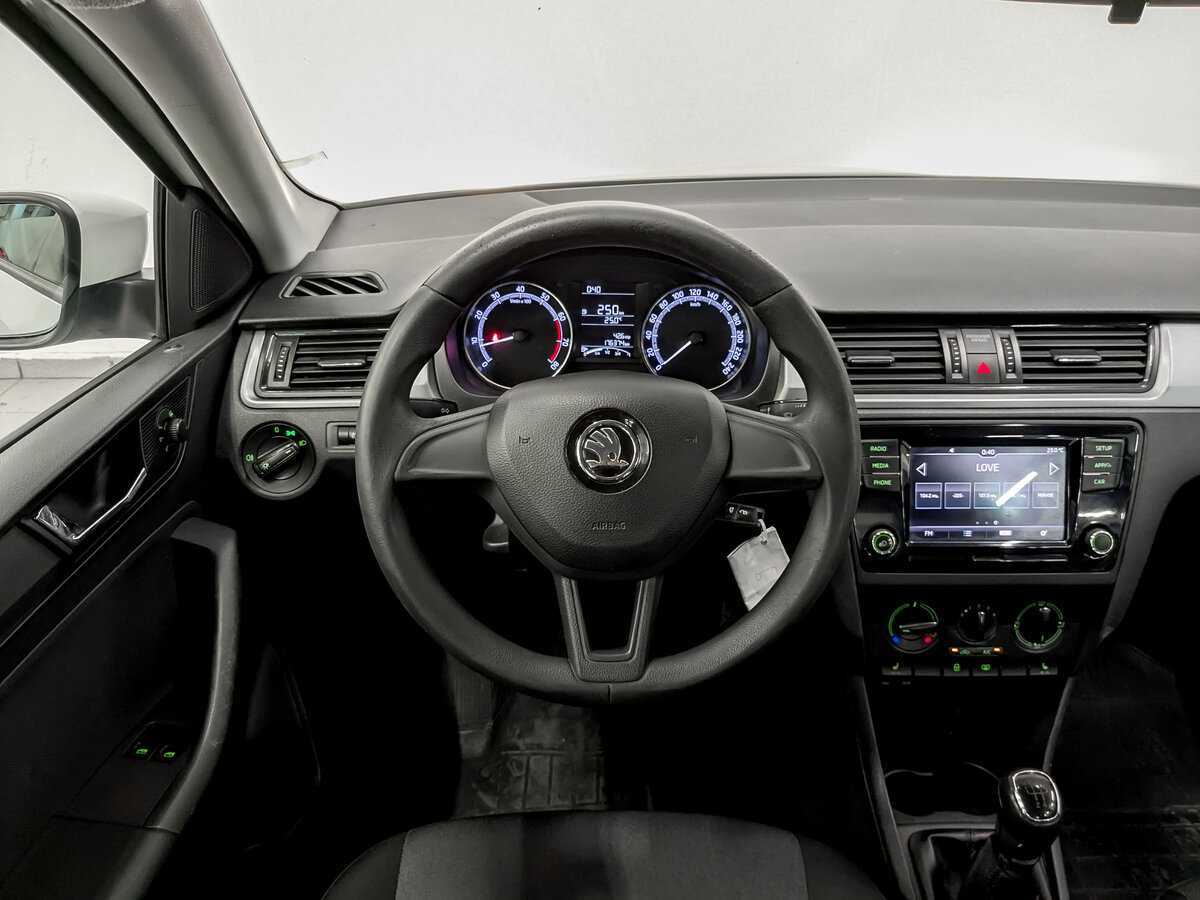 Купить Skoda Rapid с пробегом. Фото: #20