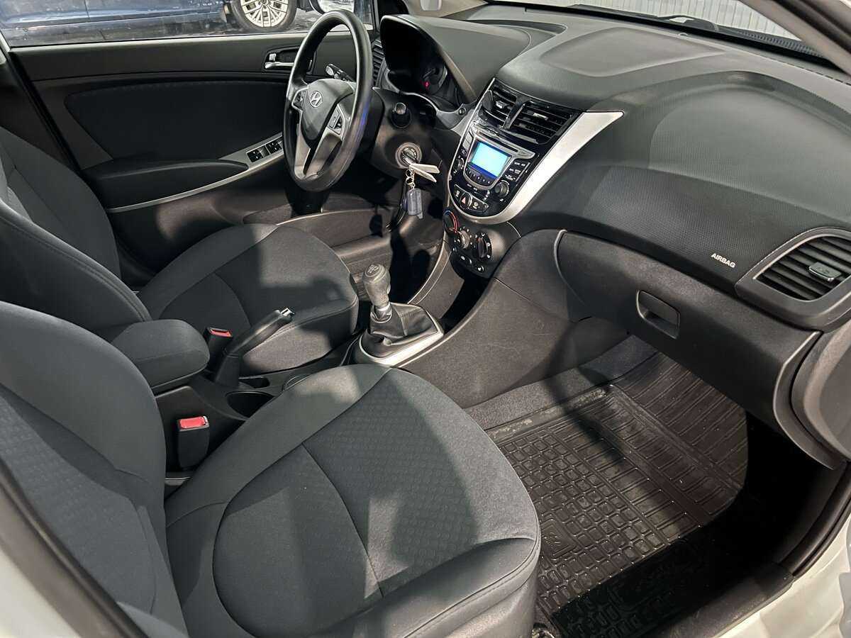Купить Hyundai Solaris с пробегом. Фото: #10