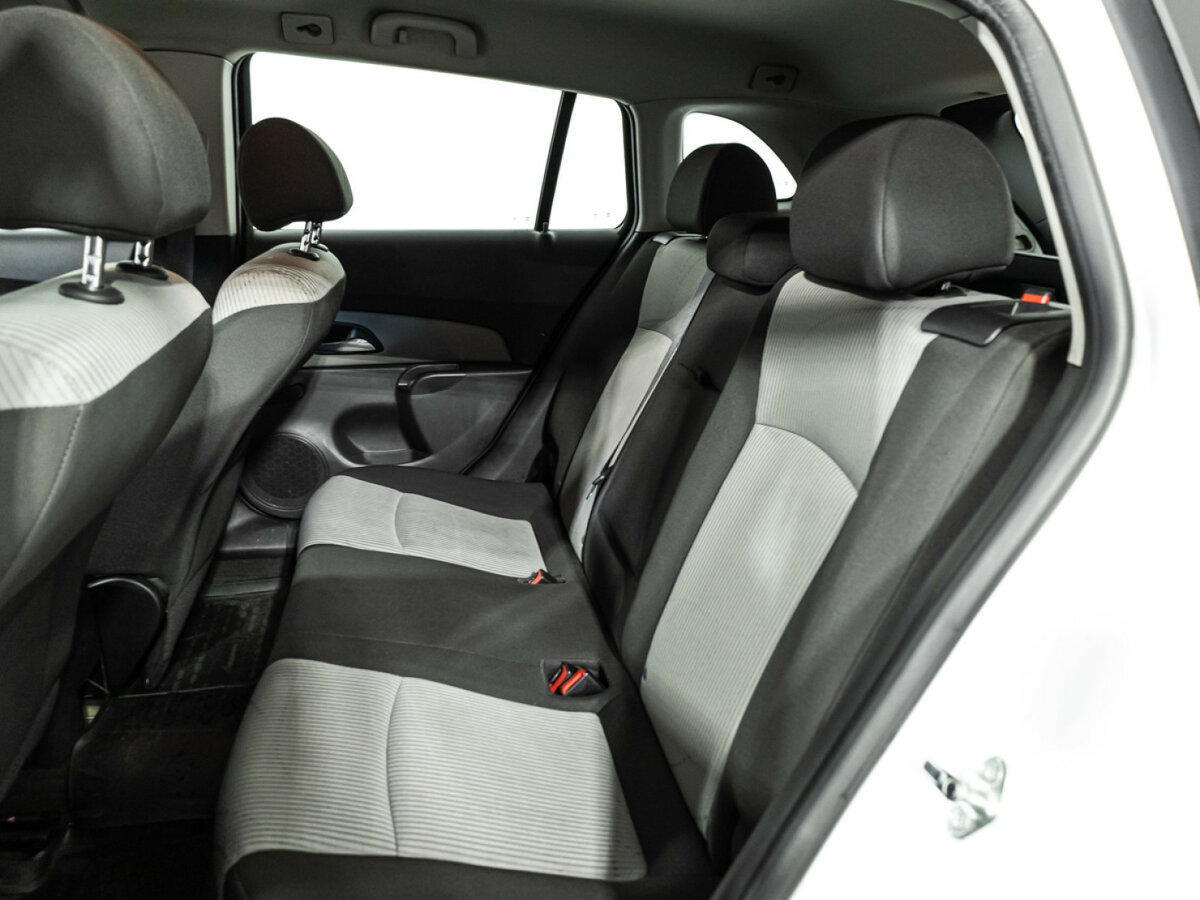 Купить Chevrolet Cruze с пробегом. Фото: #9