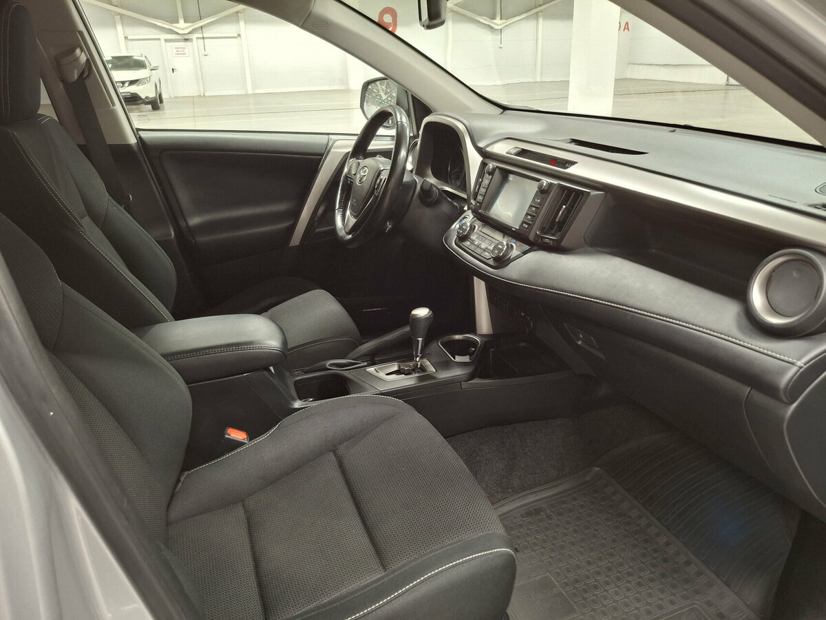 Купить Toyota RAV4 с пробегом. Фото: #10