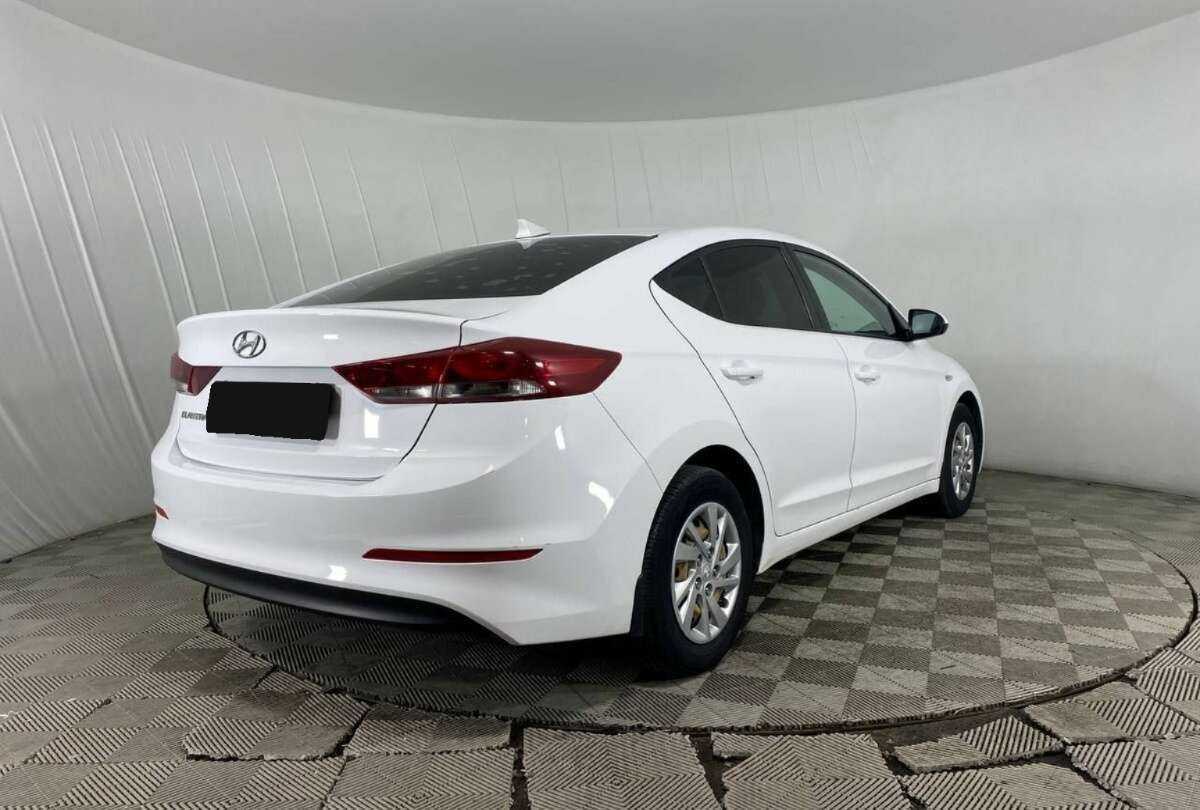 Купить Hyundai Elantra с пробегом. Фото: #4