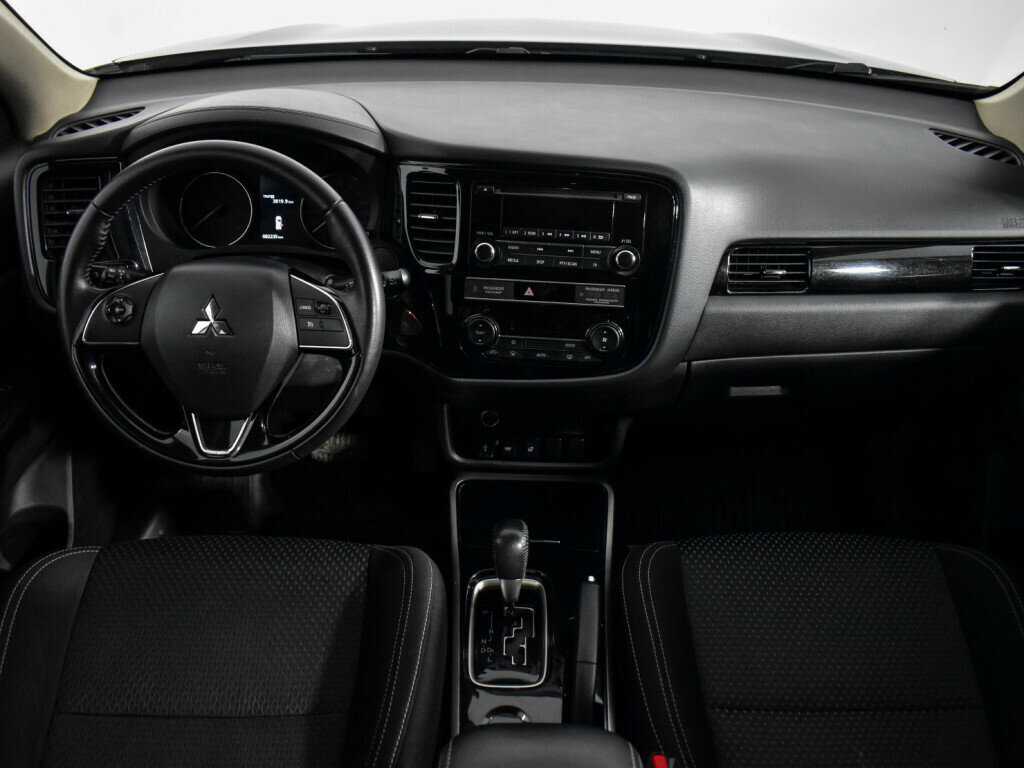 Купить Mitsubishi Outlander с пробегом. Фото: #13