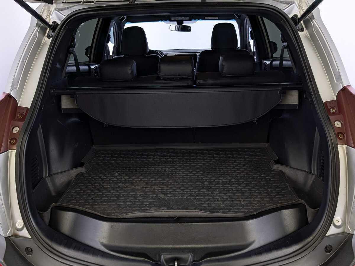 Купить Toyota RAV4 с пробегом. Фото: #9
