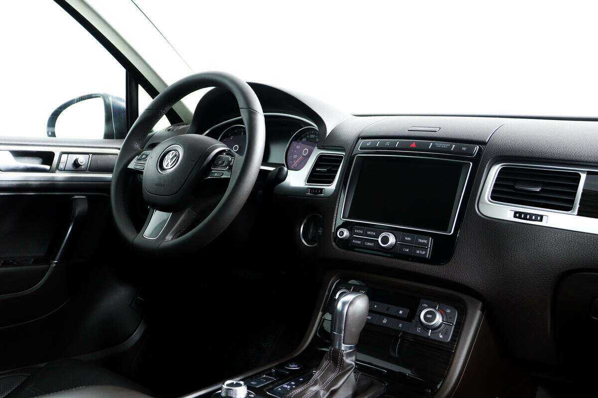 Купить Volkswagen Touareg с пробегом. Фото: #8